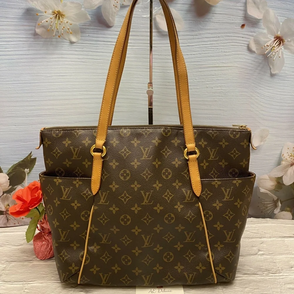 โค๏ธโ๐ฉนSOLDโค๏ธโ๐ฉนLouis Vuitton Totally MM Monogram Shoulder Bag Purse Tote (MB2113) - Picture 11 of 12